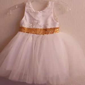 Milediiy Size 3 Toddler white color & sequins metallic gold sash (B14) C (P)